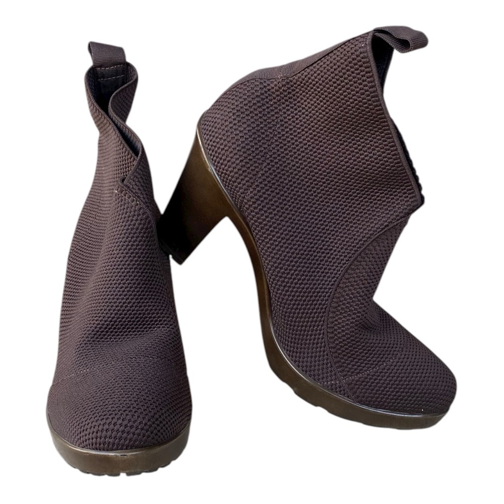 Charleston Shoe Co. boots in brown. Size 8